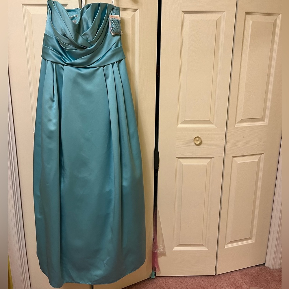 David’s Bridal Strapless Gown Style F15554 Teal Size 14
